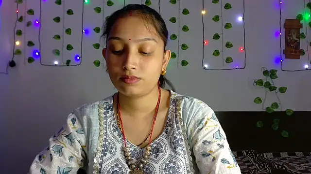 Snapshot of Aleena_Rai chatting on 10-18-25, 07:49 Aleena Rai online show from 10-18-25, 07:49