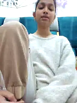 Snapshot of Aleena_Rai chatting on 02-11-25, 06:33 Aleena Rai online show from 02-11-25, 06:33