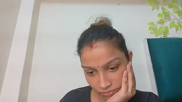 Snapshot of Aleena_Rai chatting on 09-25-25, 05:52 Aleena Rai online show from 09-25-25, 05:52
