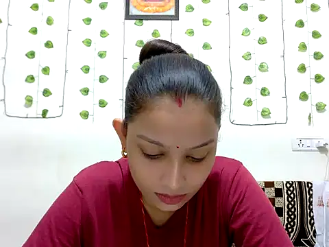 Snapshot of Aleena_Rai chatting on 10-19-25, 07:38 Aleena Rai online show from 10-19-25, 07:38