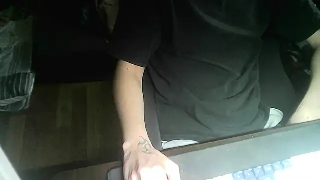 Snapshot of Ryan67533 chatting on 09-14-25, 02:23 Ryan67533 online show from 09-14-25, 02:23