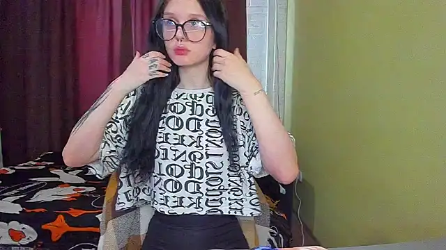 Hi Kitti online show from 03-11-25, 09:24