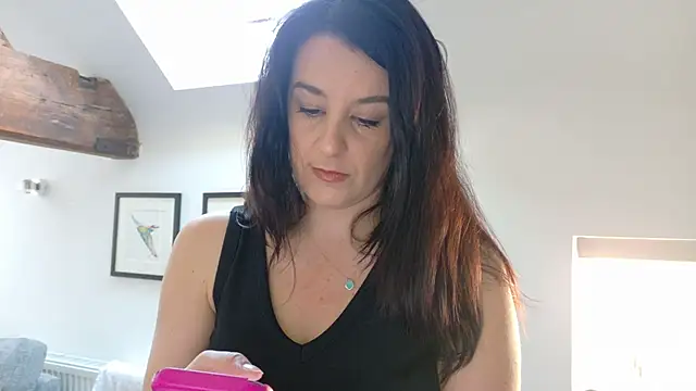 flatwhite0 online show from 04-24-26, 08:49