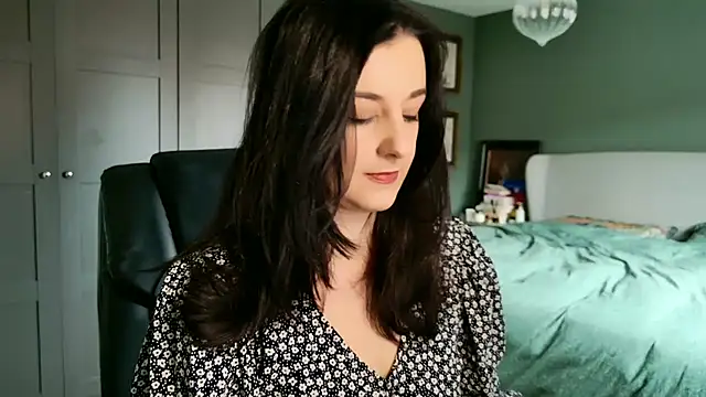 flatwhite0 online show from 03-12-26, 09:35