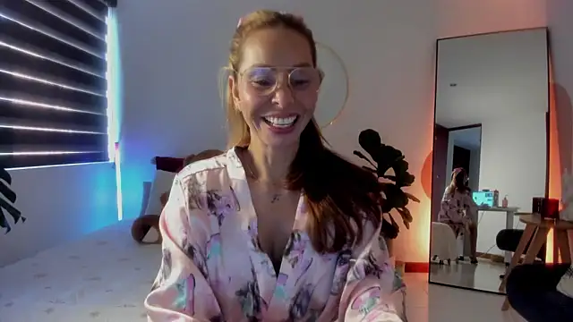 AvaCollinss online show from 03-25-26, 02:27