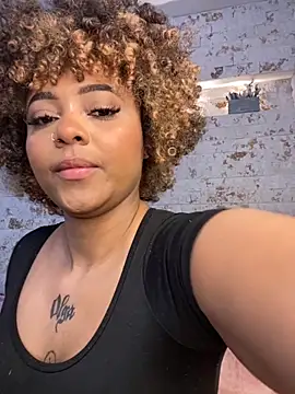 Snapshot of pamela_west chatting on 10-20-25, 06:52 pamela west online show from 10-20-25, 06:52