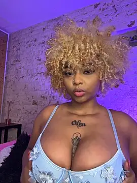 Snapshot of pamela_west chatting on 02-19-26, 08:06 pamela west online show from 02-19-26, 08:06