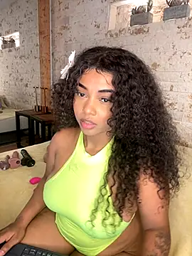 Snapshot of pamela_west chatting on 09-23-25, 06:48 pamela west online show from 09-23-25, 06:48