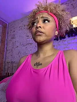 Snapshot of pamela_west chatting on 12-19-25, 08:00 pamela west online show from 12-19-25, 08:00