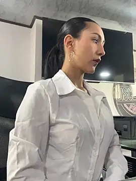 Amy Kiitty  online show from 04-07-26, 02:08