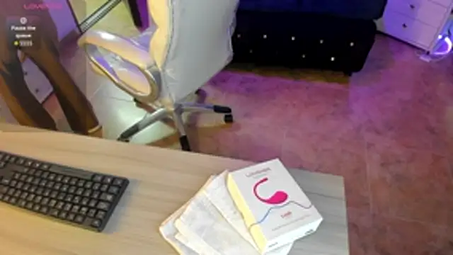 Amy Kiitty  online show from 12-18-25, 12:42