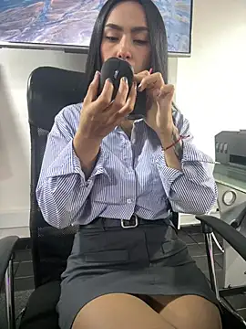 Amy Kiitty  online show from 04-28-26, 01:48