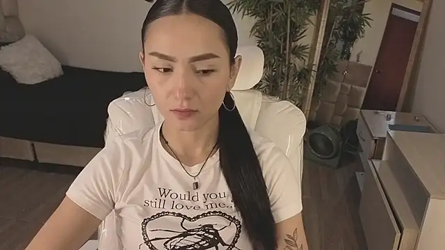 Amy Kiitty  online show from 05-10-26, 01:46