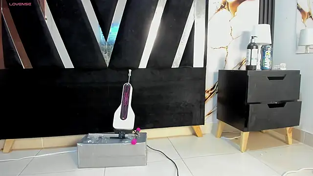 KarinaSimonz online show from 12-19-25, 07:49