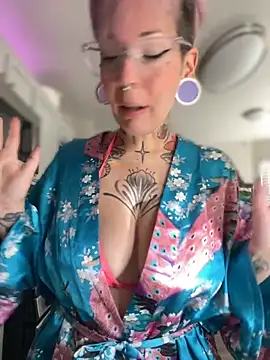 GoldieBakeman online show from 10-25-25, 04:51