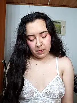 Emi chik online show from 11-23-25, 10:25