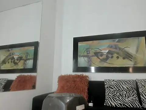 Eyleen Santos online show from 10-16-25, 07:44