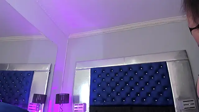 Eyleen Santos online show from 12-17-25, 07:52