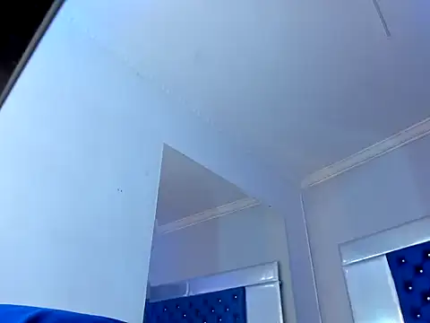 Eyleen Santos online show from 10-31-25, 08:16