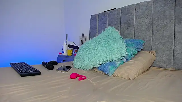 Sweet hot mia online show from 04-13-26, 01:37