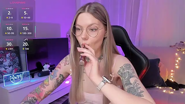 Marta May  online show from 10-10-25, 05:25