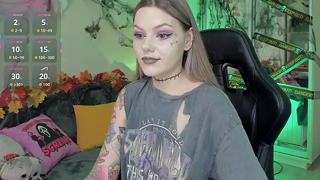 Marta May  online show from 10-26-25, 05:57