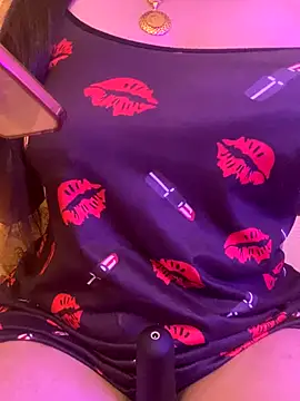 Snapshot of Cameelia chatting on 11-26-25, 02:17 Cameelia online show from 11-26-25, 02:17