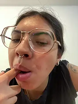 Snapshot of Argentiiniita chatting on 12-17-24, 02:11 Argentiiniita online show from 12-17-24, 02:11