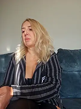 MariaRichi  online show from 11-08-25, 08:18