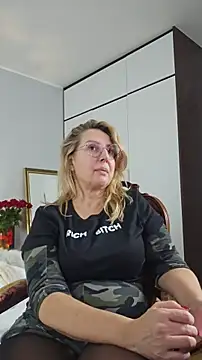 Snapshot of MariaRichi_ chatting on 03-12-26, 08:35 MariaRichi online show from 03-12-26, 08:35