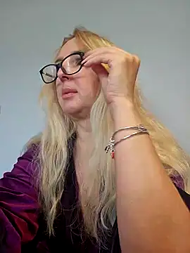 Snapshot of MariaRichi_ chatting on 03-18-25, 07:22 MariaRichi online show from 03-18-25, 07:22