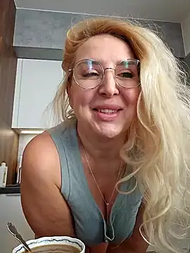 Snapshot of MariaRichi_ chatting on 03-22-25, 07:15 MariaRichi online show from 03-22-25, 07:15