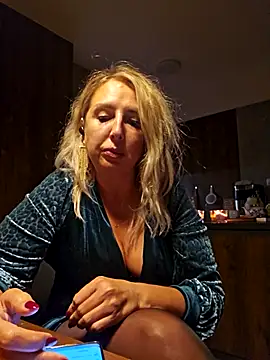 Snapshot of MariaRichi_ chatting on 10-16-25, 06:49 MariaRichi online show from 10-16-25, 06:49