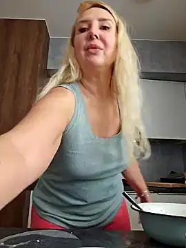 Snapshot of MariaRichi_ chatting on 03-19-25, 10:44 MariaRichi online show from 03-19-25, 10:44