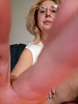 Snapshot of MariaRichi_ chatting on 04-10-26, 07:37 MariaRichi online show from 04-10-26, 07:37