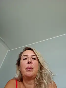 Snapshot of MariaRichi_ chatting on 10-13-25, 07:32 MariaRichi online show from 10-13-25, 07:32