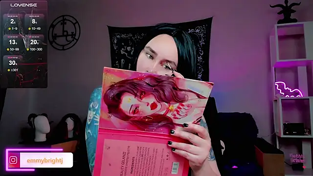 Snapshot of Emmybrightj_ chatting on 03-19-25, 01:32 Emmybrightj  online show from 03-19-25, 01:32