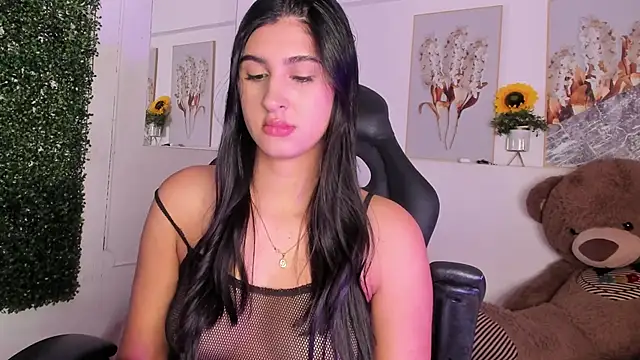 Snapshot of Ashley_Evans18 chatting on 10-14-25, 12:17 Ashley Evans18 online show from 10-14-25, 12:17