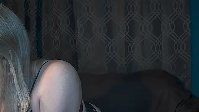 SummerLovingXoXo online show from 03-19-26, 01:49