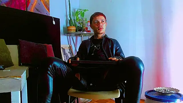 HannibalLester online show from 12-14-25, 04:34