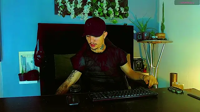 Snapshot of HannibalLester chatting on 06-08-26, 04:24 HannibalLester online show from 06-08-26, 04:24