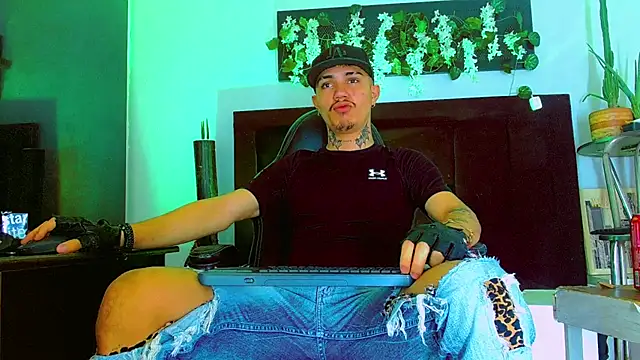 HannibalLester online show from 04-11-26, 04:42