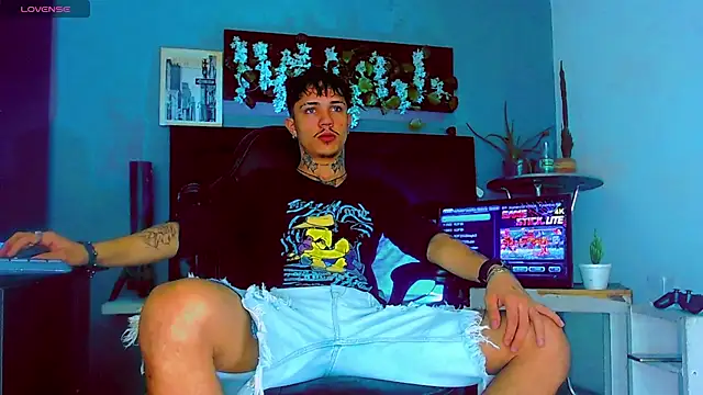 Snapshot of HannibalLester chatting on 06-30-26, 01:11 HannibalLester online show from 06-30-26, 01:11
