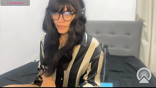 Snapshot of LanaQuen chatting on 12-16-24, 11:39 LanaQuen online show from 12-16-24, 11:39