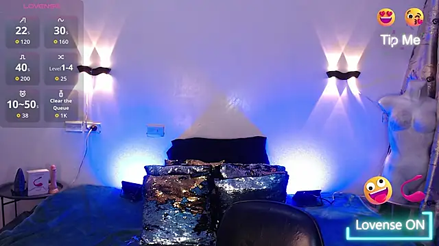 Emili Roux online show from 11-23-25, 12:04