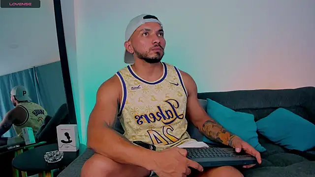 maximusclark1 online show from 03-02-25, 06:46