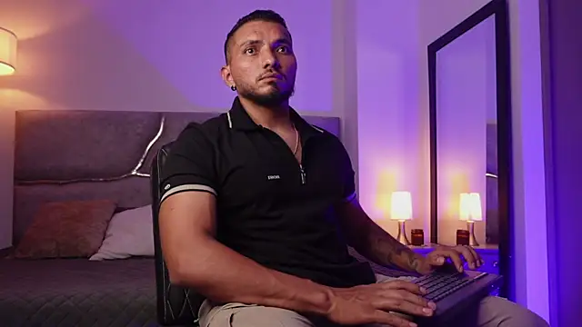 maximusclark1 online show from 04-19-26, 04:24