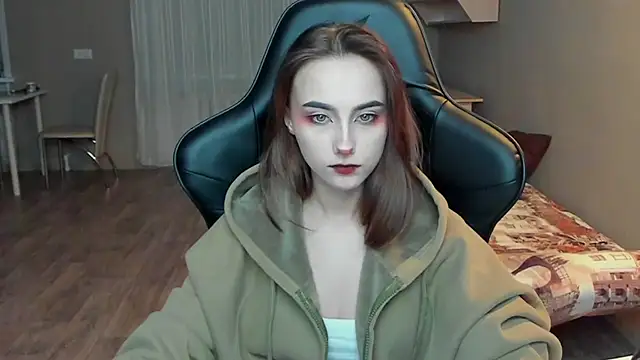 Snapshot of SilverDream chatting on 02-06-25, 10:32 SilverDream online show from 02-06-25, 10:32