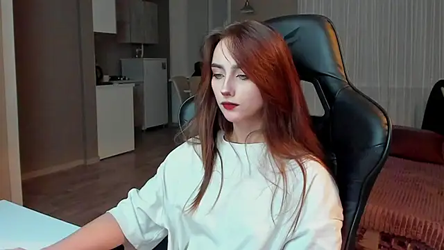 Snapshot of SilverDream chatting on 02-14-25, 12:19 SilverDream online show from 02-14-25, 12:19