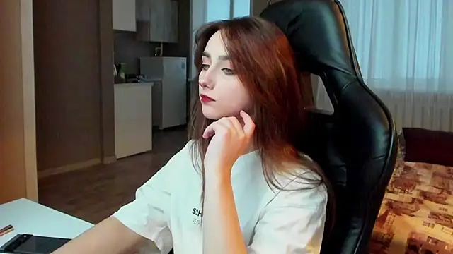 Snapshot of SilverDream chatting on 02-11-25, 04:44 SilverDream online show from 02-11-25, 04:44